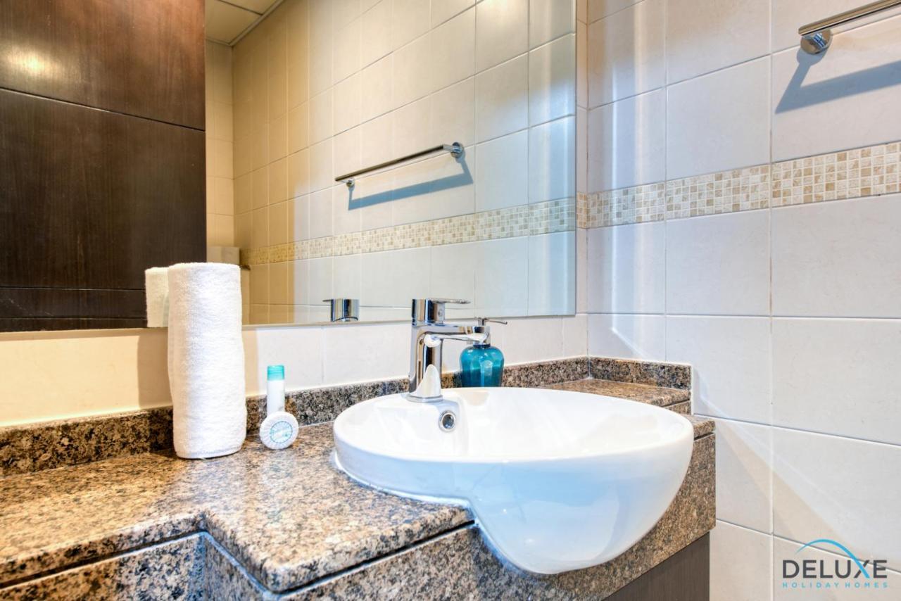 Overlooking Marina Canal 1Br Close To Mall, Promenade & Beach, Bay Central 1, Dubai Marina By Deluxe Holiday Homes Экстерьер фото
