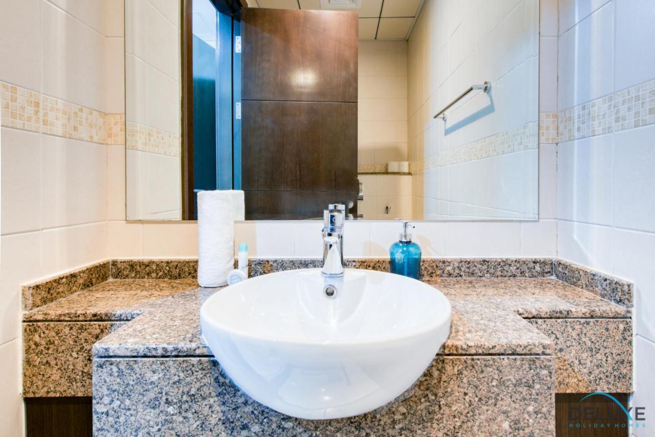 Overlooking Marina Canal 1Br Close To Mall, Promenade & Beach, Bay Central 1, Dubai Marina By Deluxe Holiday Homes Экстерьер фото